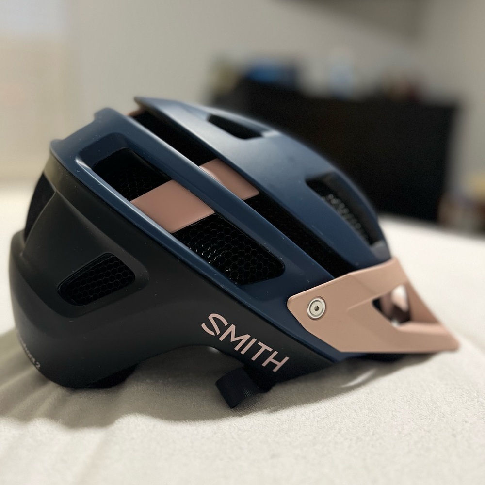 Women’s Smith Forefront 2 MIPS Bike Helmet - Size M - Picture 3 of 6